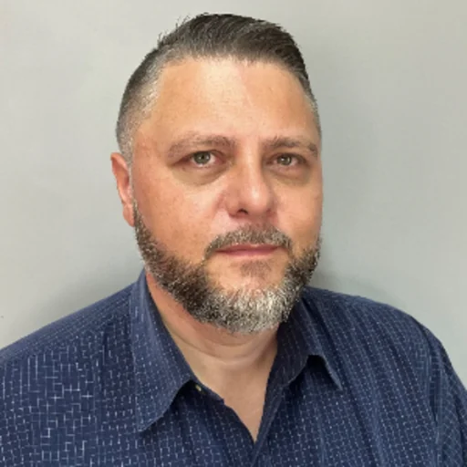 Dirk Strauss